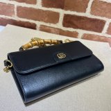 Gucci Replica 675794 Diana small shoulder bag in black/brown